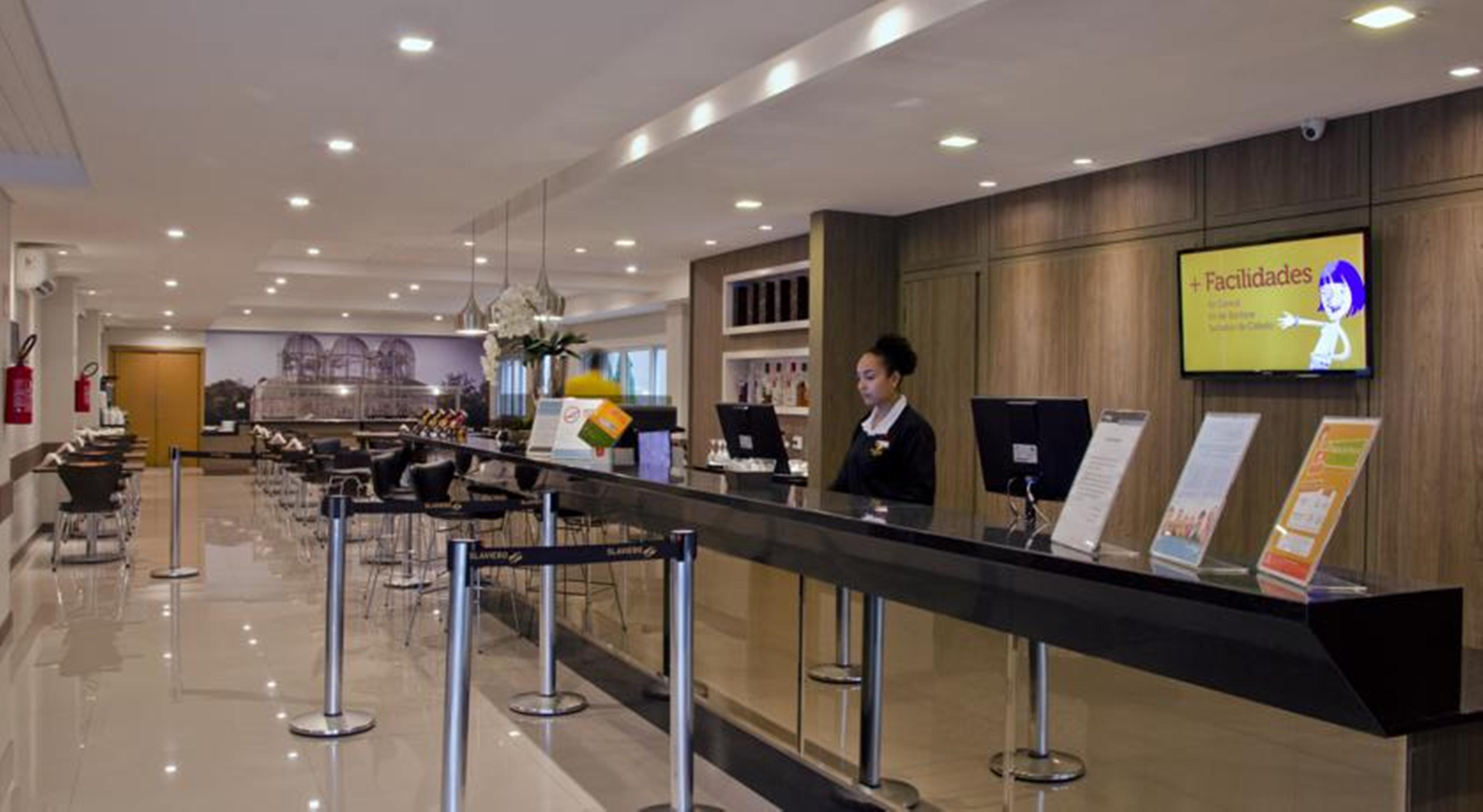 Slim Curitiba Av Das Torres Exterior photo